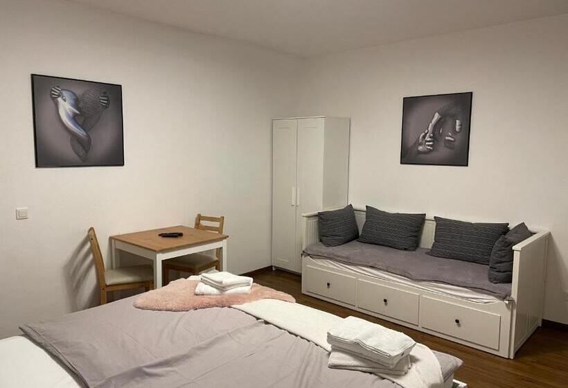 Номер Стандарт, Kronenhof