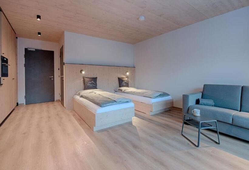 Апартаменты 1 Спальня с Балконом, Simple Life Apartments