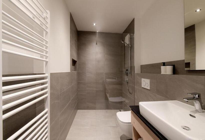 Апартаменты 1 Спальня с Балконом, Simple Life Apartments