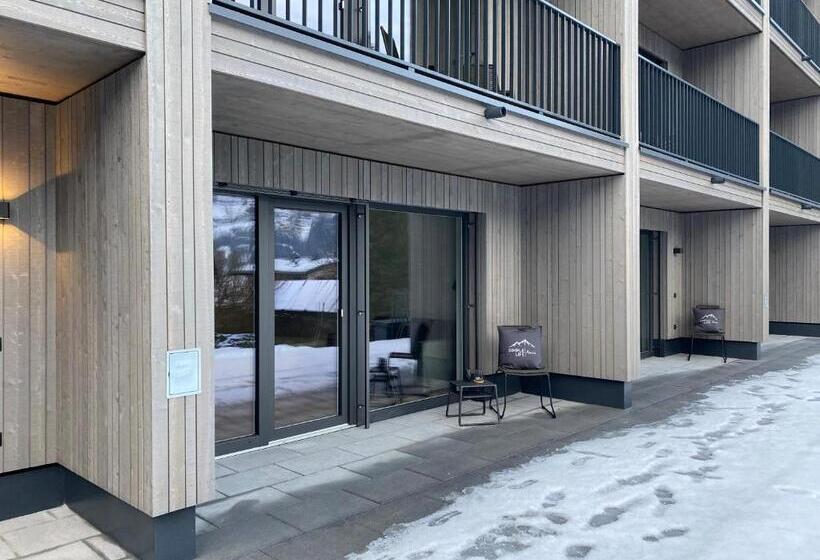 Апартаменты 1 Спальня с Террасой, Simple Life Apartments