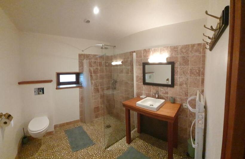Четырехместный Номер Стандарт, Auverg Nature Chambre Combrailles
