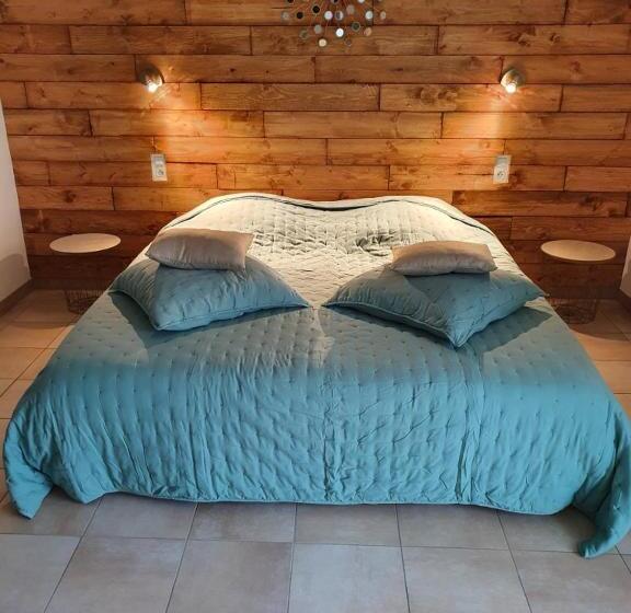 4인용 스탠다드 룸, Auverg Nature Chambre Combrailles