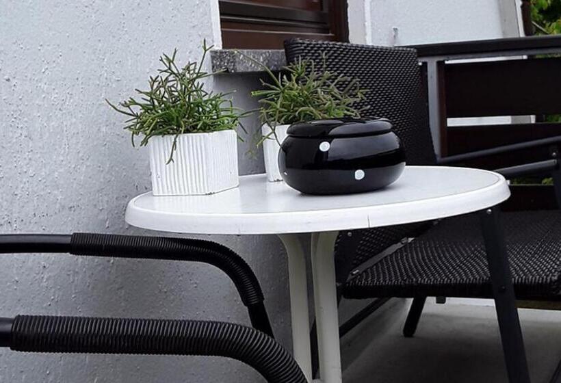 غرفة قياسية ثلاثية حمام مشترك, C&c Gästehaus Bückeburg