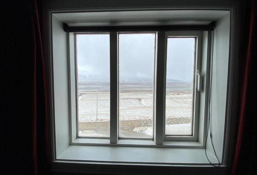 اتاق استاندارد با سرویس بهداشتی مشترک, Helluland Guesthouse