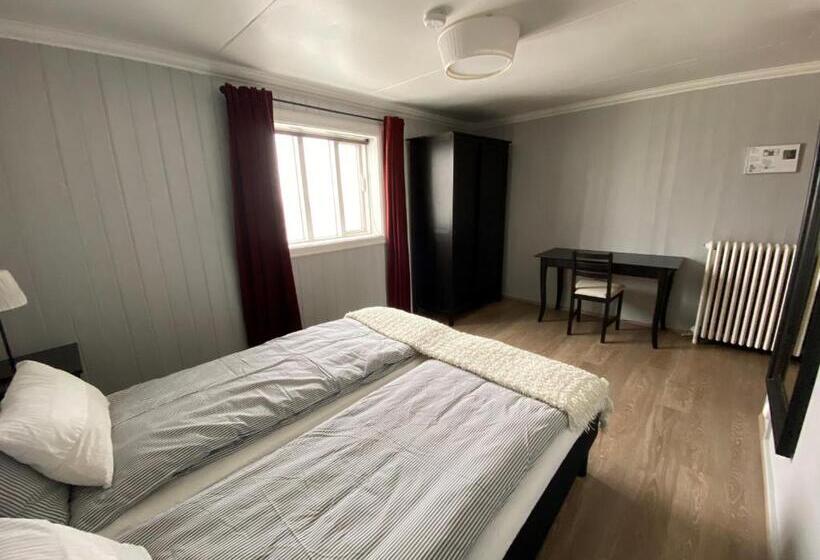 اتاق استاندارد با سرویس بهداشتی مشترک, Helluland Guesthouse