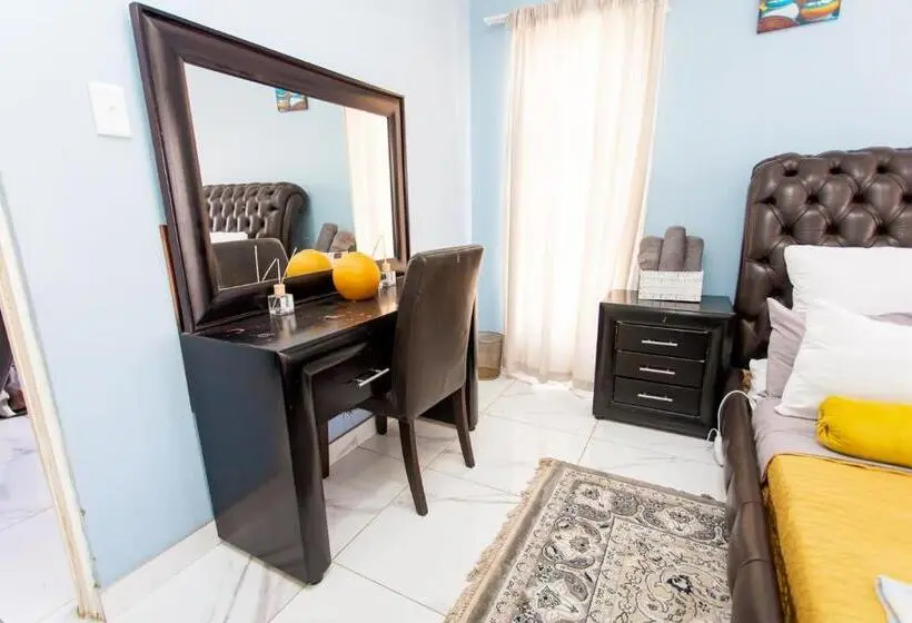 اتاق لوکس با بالکن, The Hide On Kilburn