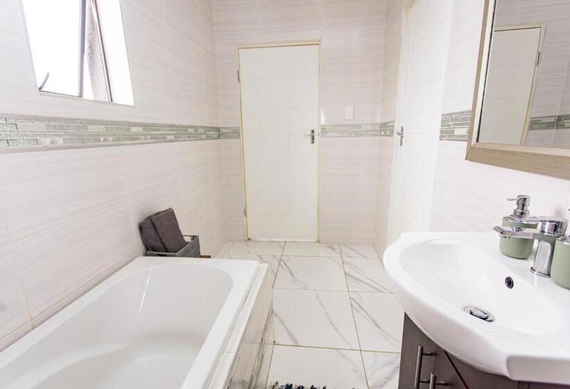 豪华房间, The Hide On Kilburn