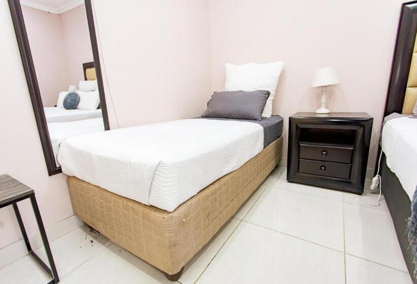 家庭间, The Hide On Kilburn