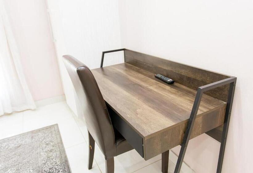 家庭间, The Hide On Kilburn