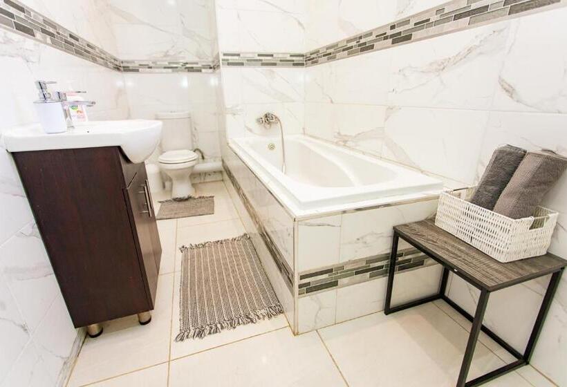 家庭间, The Hide On Kilburn