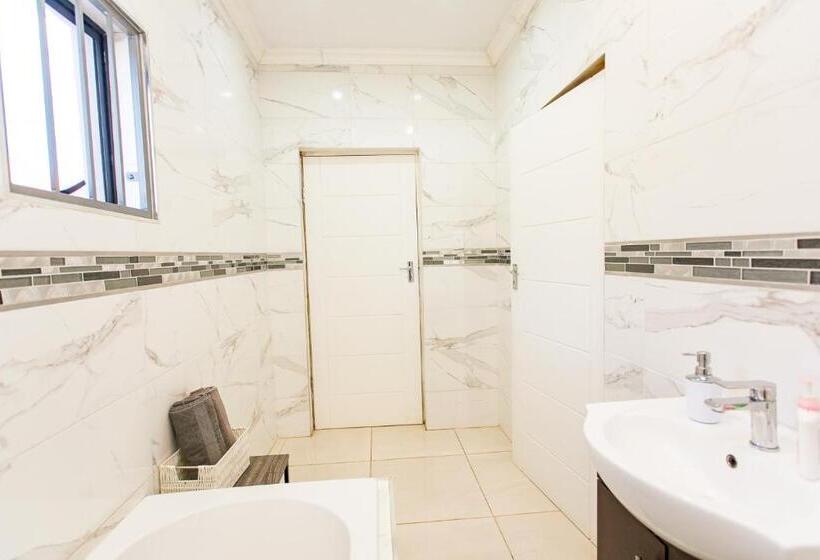 家庭间, The Hide On Kilburn