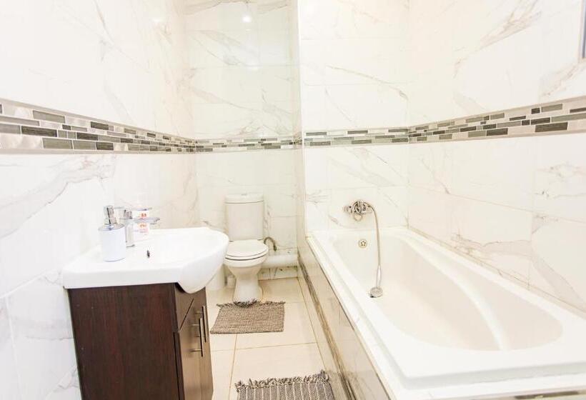 家庭间, The Hide On Kilburn