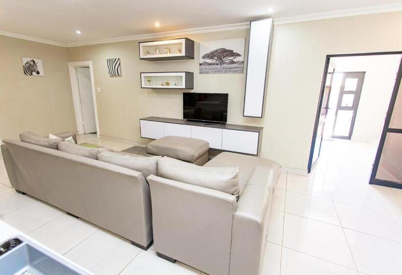 家庭间, The Hide On Kilburn