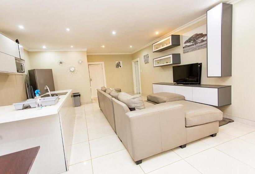 家庭间, The Hide On Kilburn