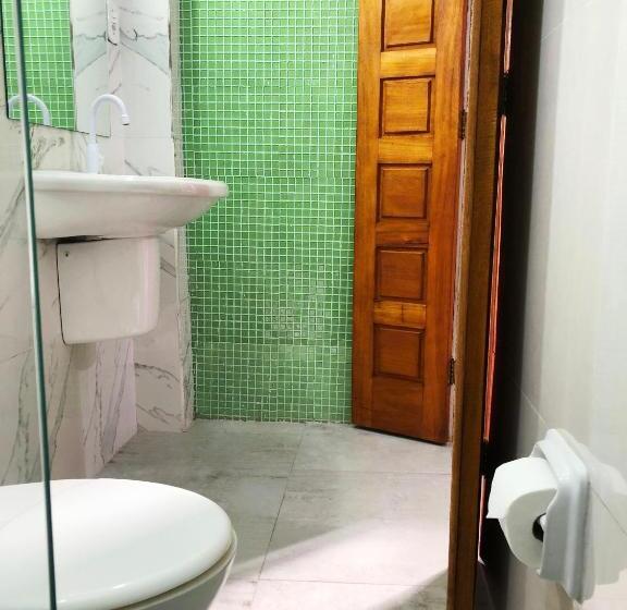 Quarto Quádruplo Estandar, Lux Pousada