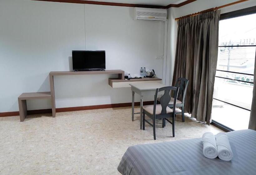 غرفة ديلوكس مزودة بشرفة, N.p. Apartment