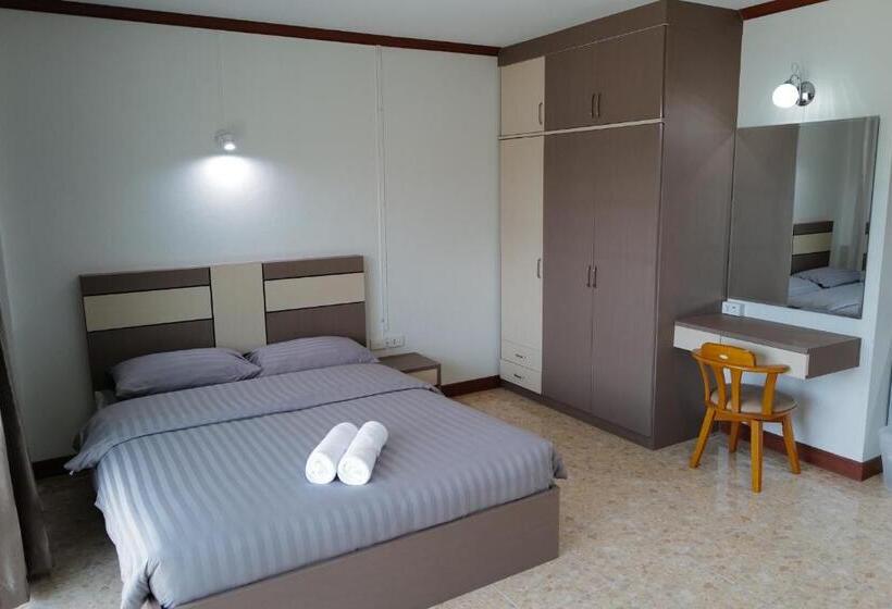 غرفة ديلوكس مزودة بشرفة, N.p. Apartment