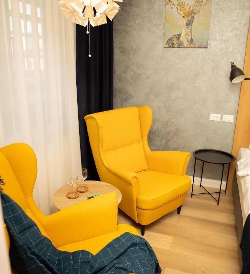 اتاق لوکس, Manolle Boutique