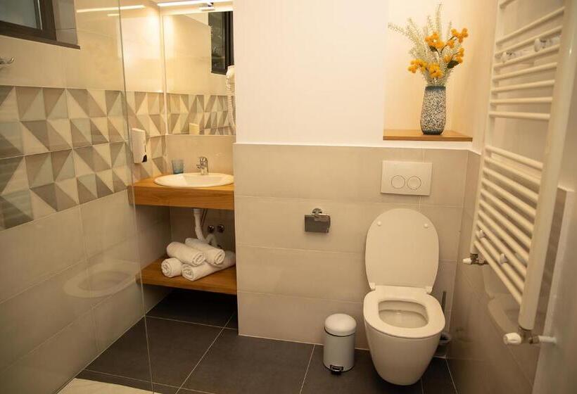 اتاق لوکس, Manolle Boutique