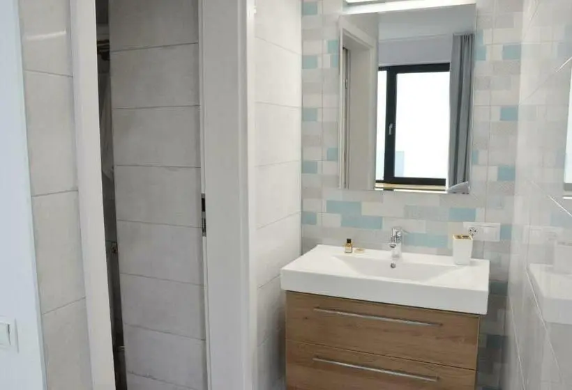 سوییت خانوادگی, Tip Tap Guest House