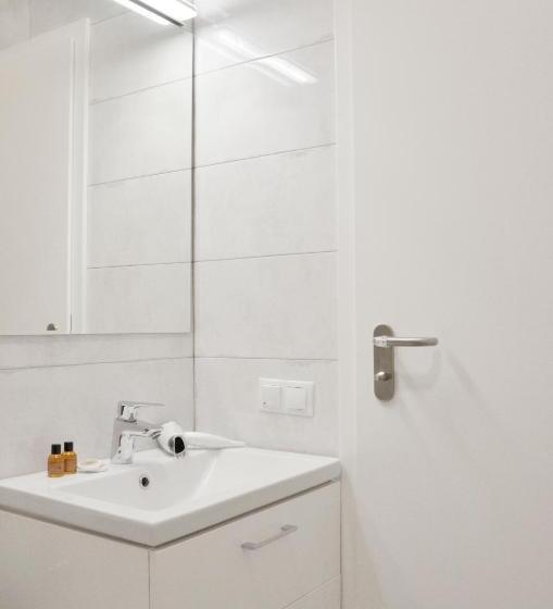 اتاق اکونومی, Tip Tap Guest House