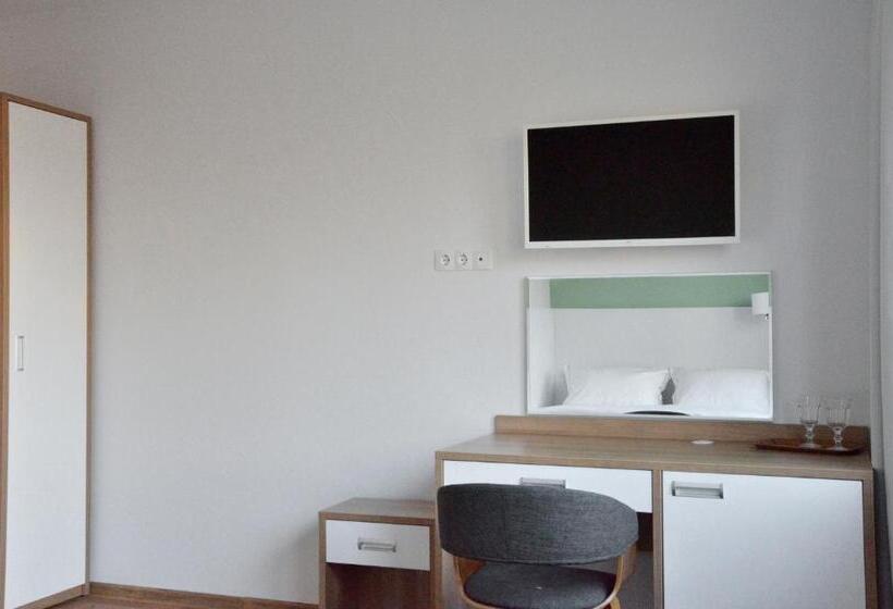 اتاق اکونومی, Tip Tap Guest House