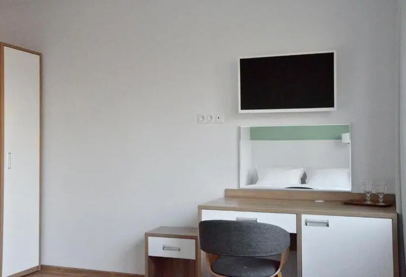 اتاق اکونومی, Tip Tap Guest House