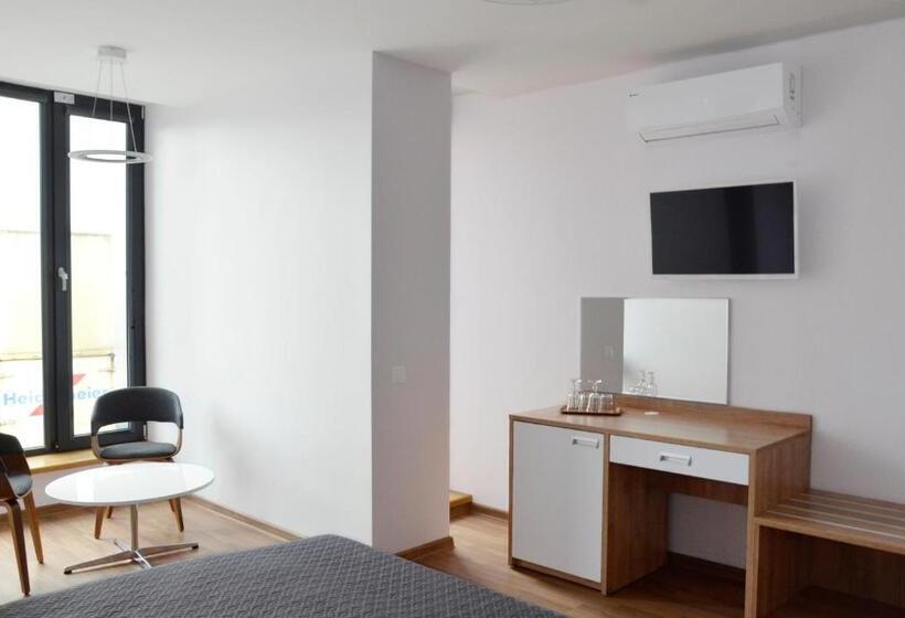 اتاق استاندارد, Tip Tap Guest House