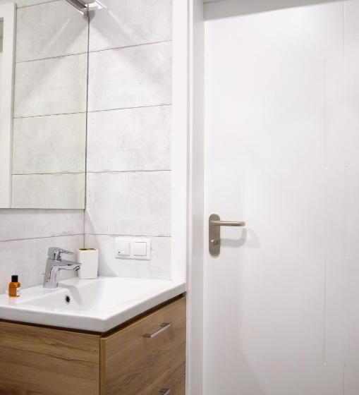 اتاق استاندارد, Tip Tap Guest House