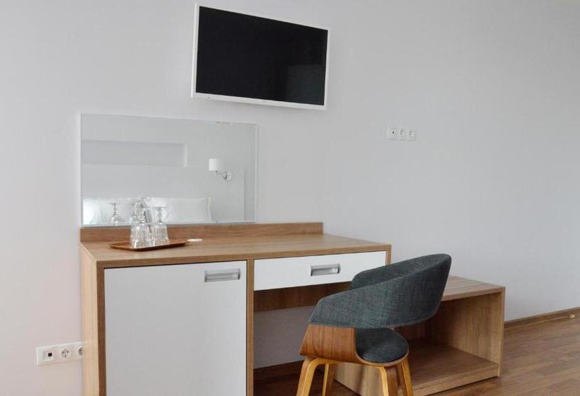 اتاق استاندارد, Tip Tap Guest House