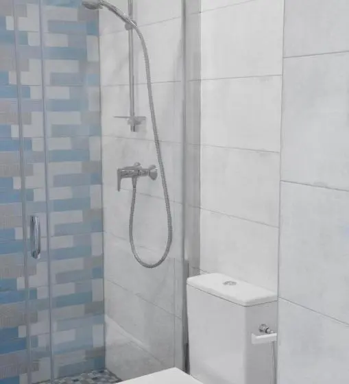سوییت خانوادگی, Tip Tap Guest House