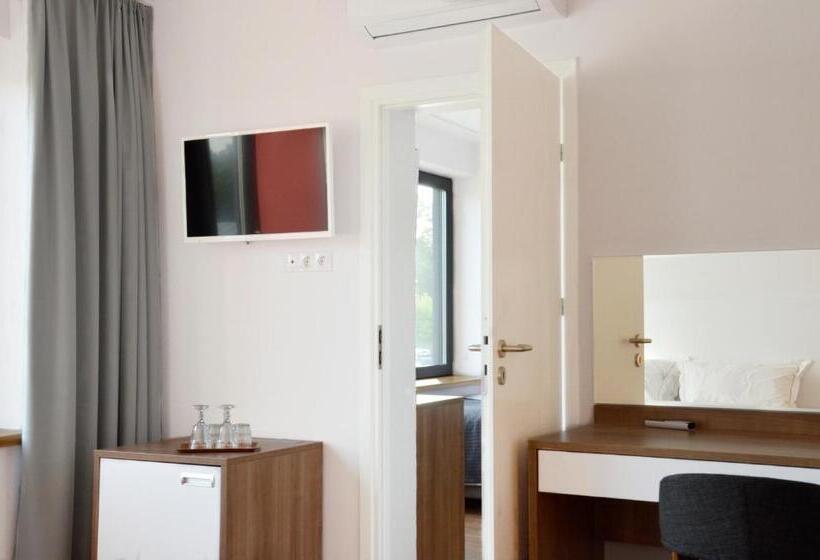 سوییت خانوادگی, Tip Tap Guest House