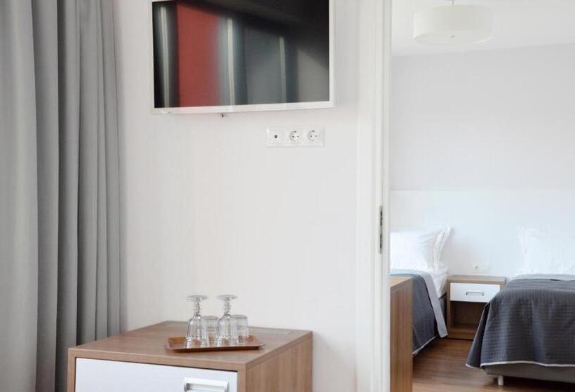 سوییت خانوادگی, Tip Tap Guest House