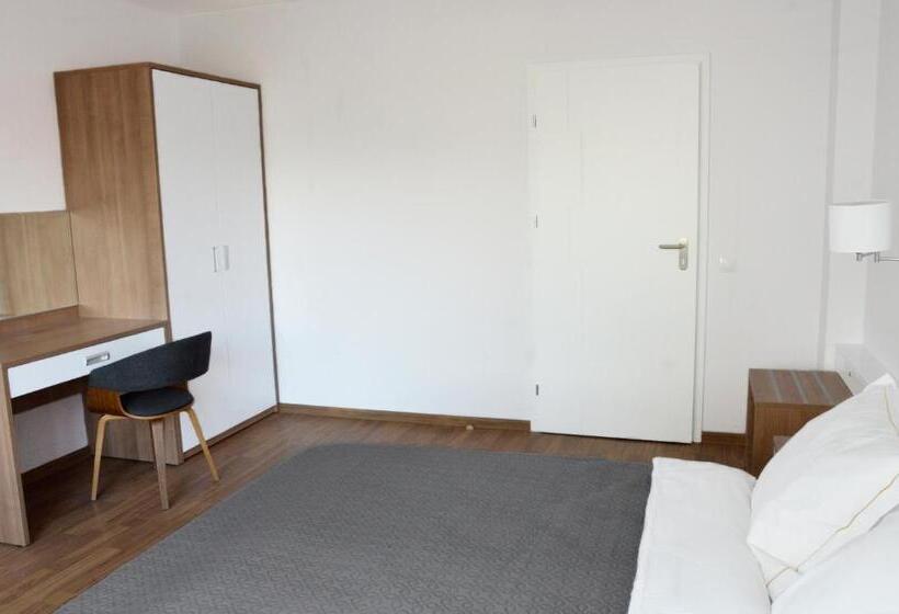 سوییت خانوادگی, Tip Tap Guest House