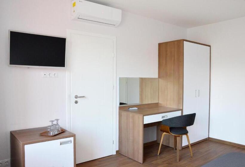 سوییت خانوادگی, Tip Tap Guest House