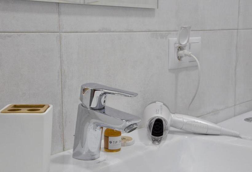 اتاق استاندارد, Tip Tap Guest House