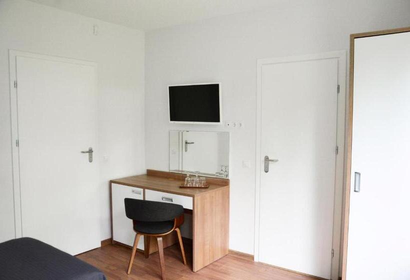 اتاق استاندارد, Tip Tap Guest House