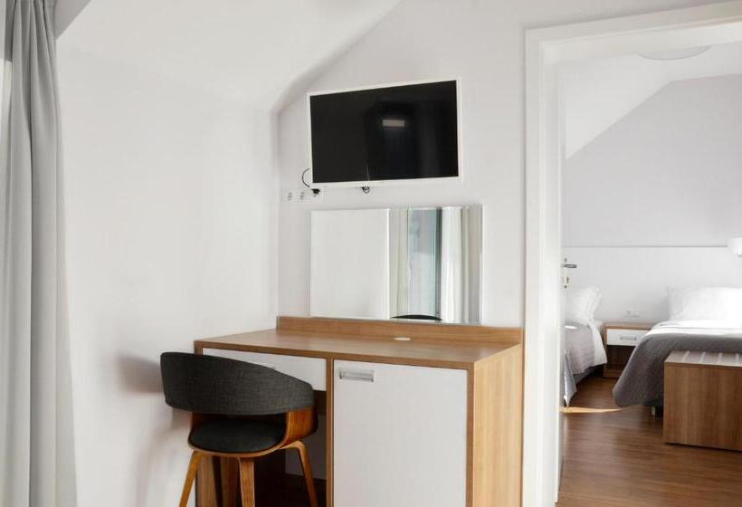 سوییت خانوادگی, Tip Tap Guest House