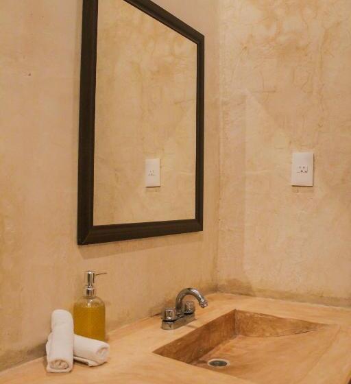 اتاق استاندارد, Nojoch Nah