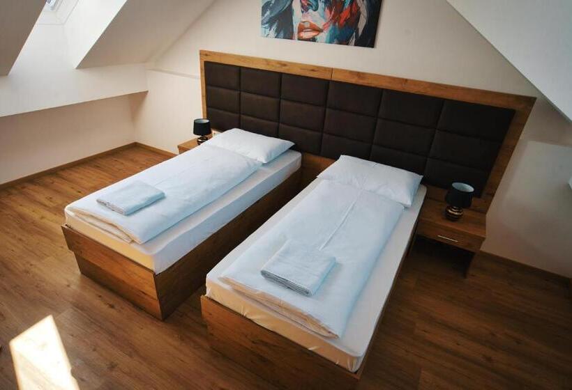 דירת פנטהאוז 1 חדרי שינה, M 24 Apartments