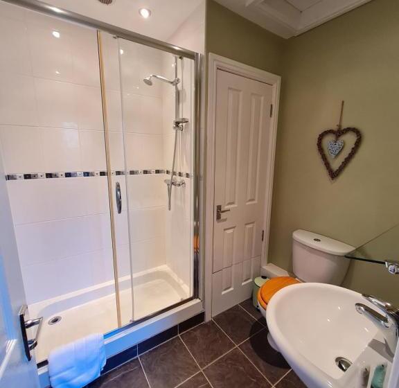 חדר סטנדרט, Peak District, The Greyhound Inn, Warslow Circa 1750