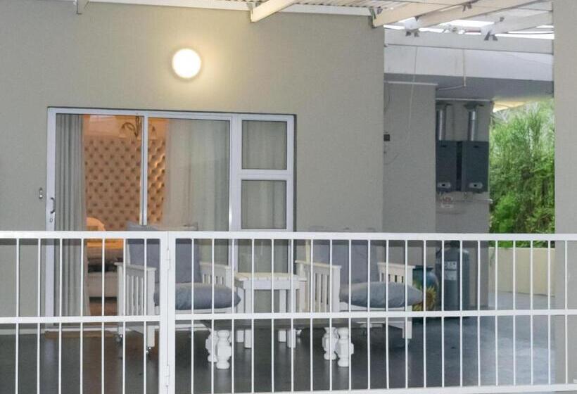 コンフォートルーム, Chicane Bed And Breakfast