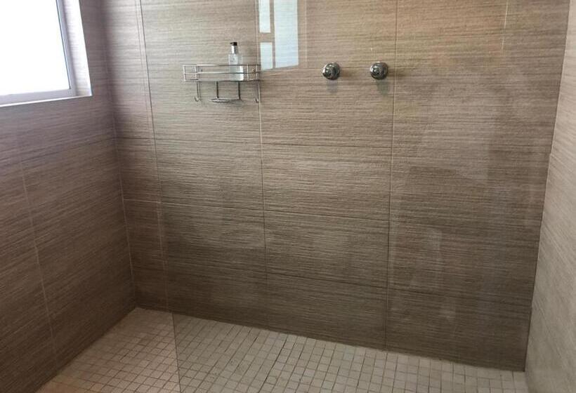 コンフォートルーム, Chicane Bed And Breakfast