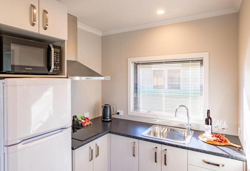 سوییت خانوادگی, Dusky Motels