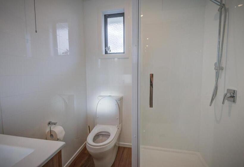 Suite with lake view, Dusky Motels