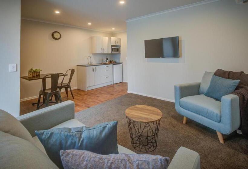 استودیوی لوکس, Dusky Motels