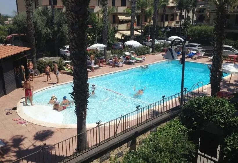 プールの見える１ベッドルームアパートメント, Etna   Taormina