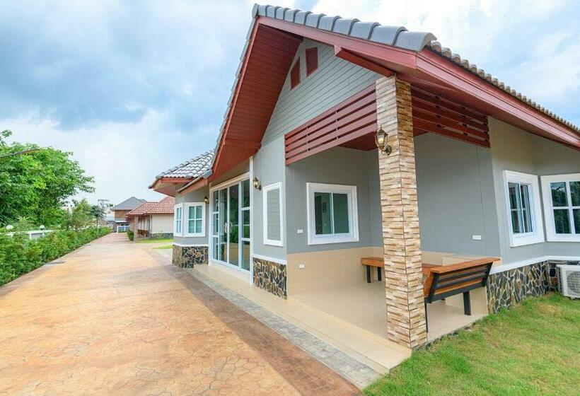 חדר משפחתי דלוקס, Avarin Resort