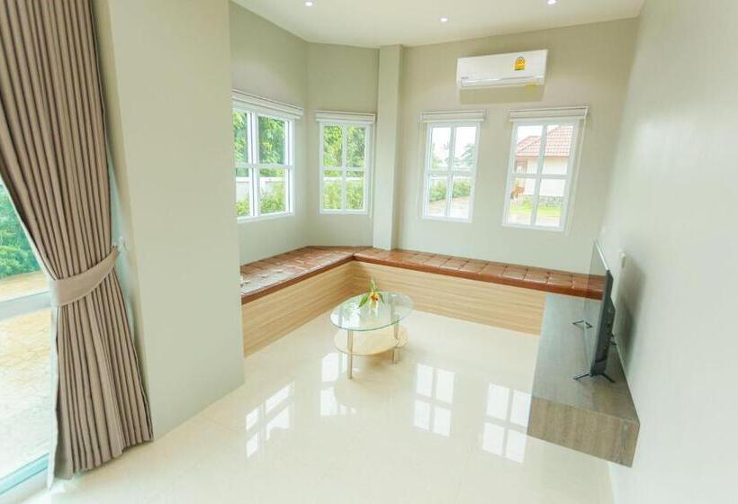 חדר משפחתי דלוקס, Avarin Resort