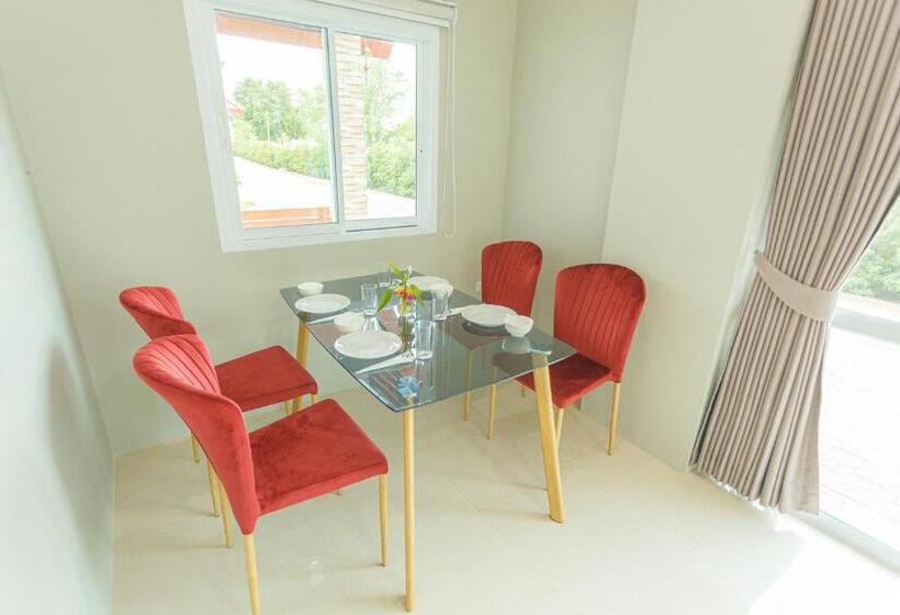 חדר משפחתי דלוקס, Avarin Resort